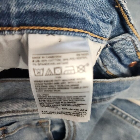 Old Navy Womens Mid-Rise Flare Jeans Light Wash Size 2 FLAWS - Picture 8 of 14